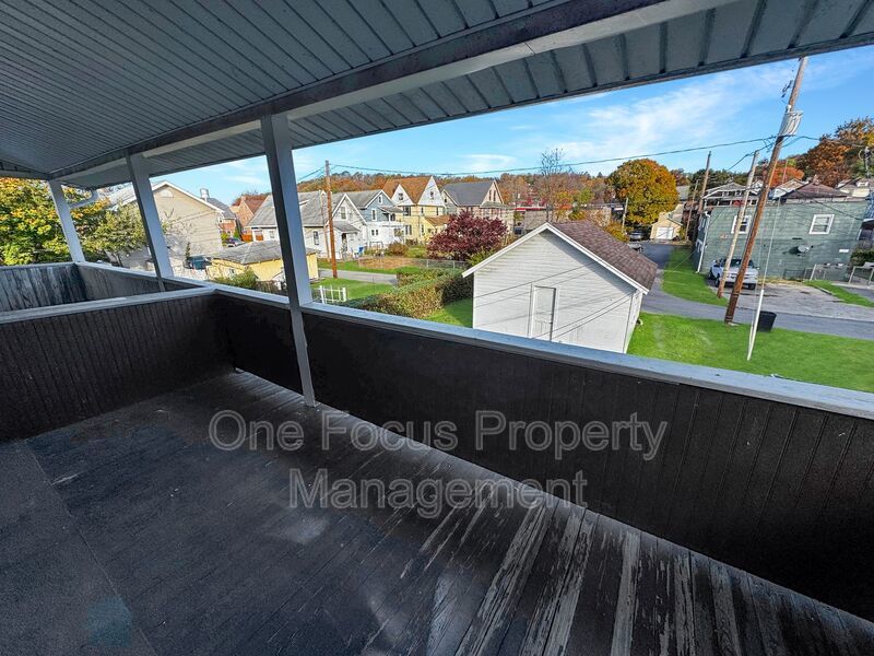 Beautiful 3BR/1BA Duplex - Efficient Natural Gas Heating! property image