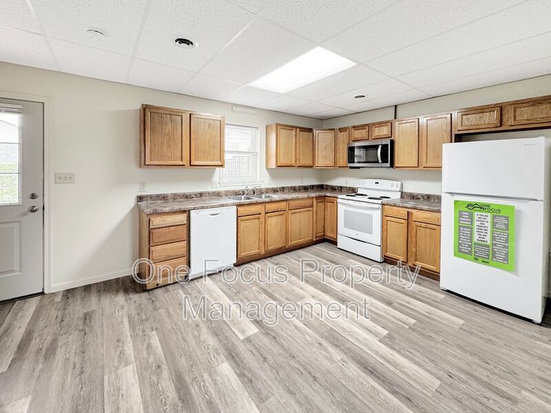 Spacious 4BR/2.5BA - Up to 2 pets under 50 lbs. welcome! property image