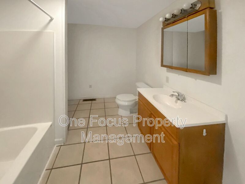 Spacious 4BR/2.5BA - Up to 2 pets under 50 lbs. welcome! property image