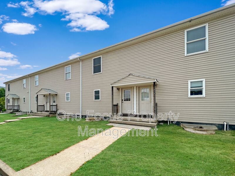 Spacious 4BR/2.5BA - Up to 2 pets under 50 lbs. welcome! property image