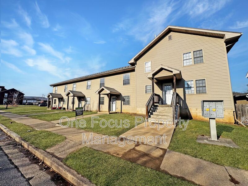4BR/1BA Townhome - Approved applicant will get $200 off first month’s rent! property image