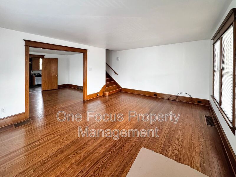 Lovely 3BR/1BA Duplex Home - 2 Pets Under 40# Welcome! property image