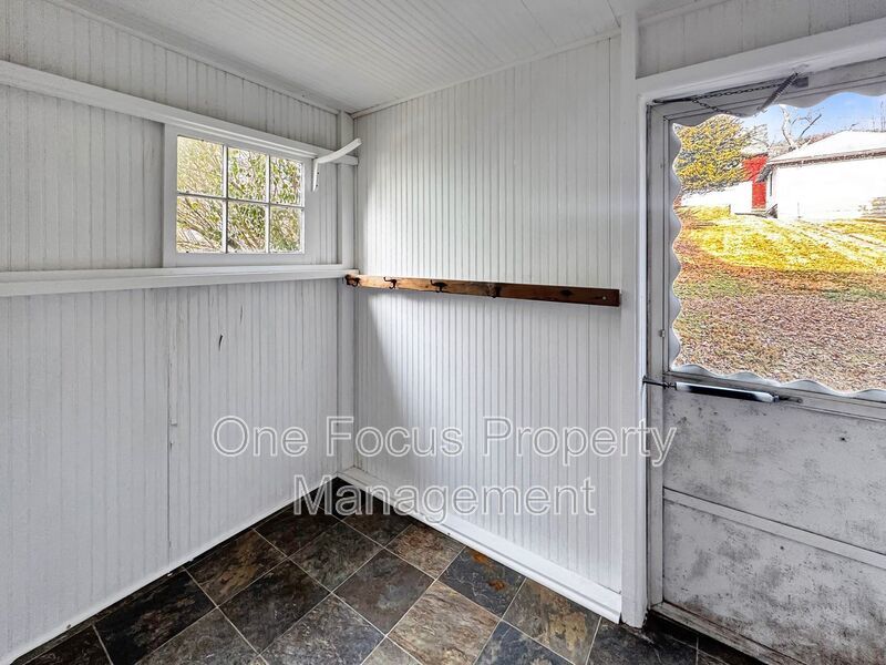 Lovely 3BR/1BA Duplex Home - 2 Pets Under 40# Welcome! property image