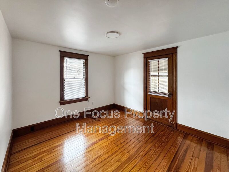 Lovely 3BR/1BA Duplex Home - 2 Pets Under 40# Welcome! property image