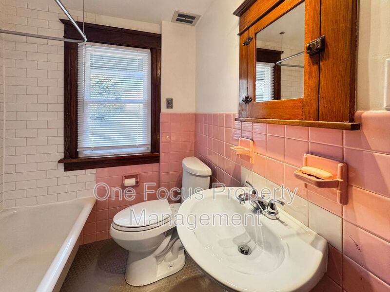 Lovely 3BR/1BA Duplex Home - 2 Pets Under 40# Welcome! property image