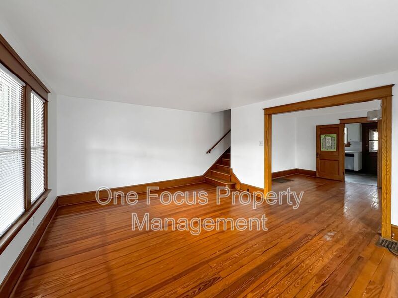 Beautiful and Spacious 3BR/1BA - 2 Pets Under 40# Each Welcome! property image