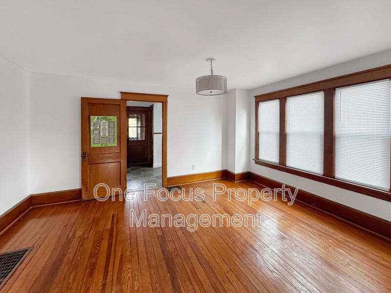 Beautiful and Spacious 3BR/1BA - 2 Pets Under 40# Each Welcome! property image