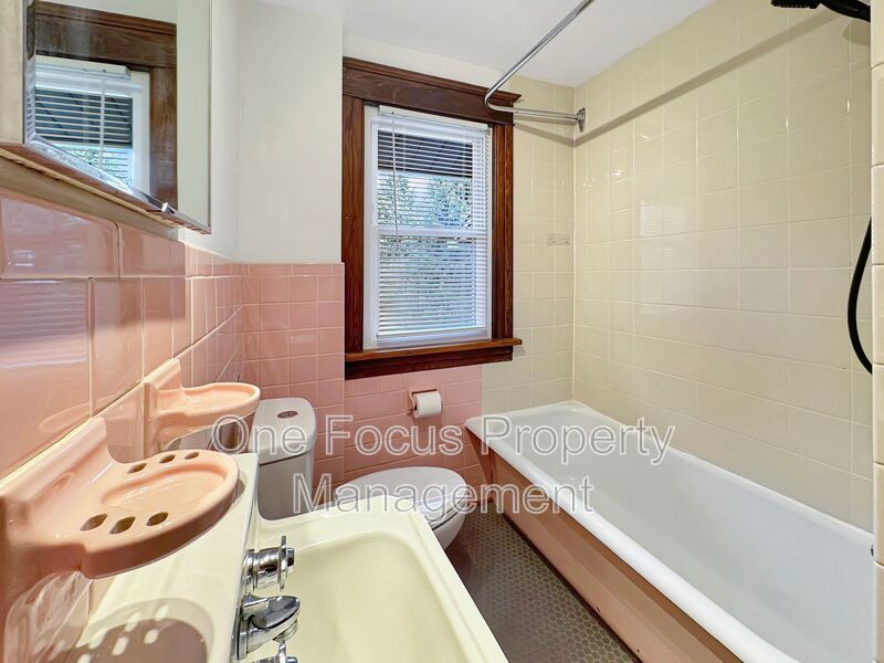 Beautiful and Spacious 3BR/1BA - 2 Pets Under 40# Each Welcome! property image