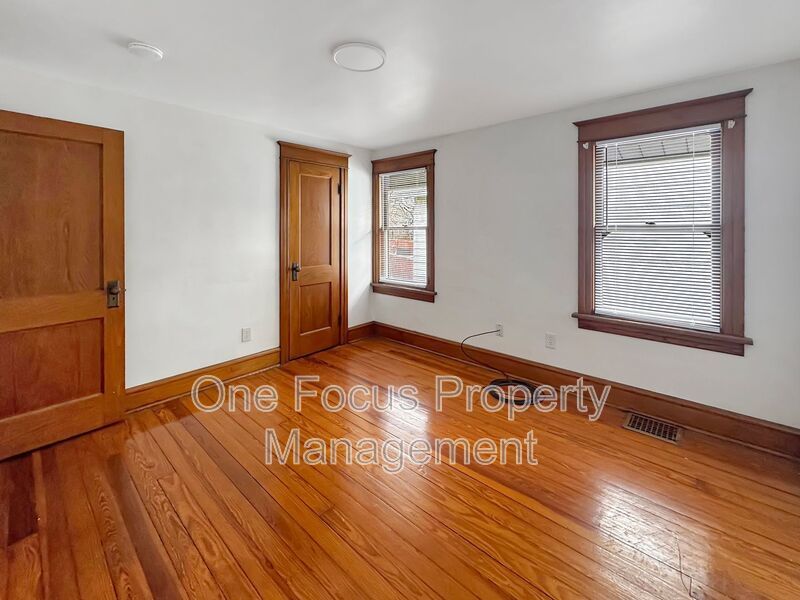 Beautiful and Spacious 3BR/1BA - 2 Pets Under 40# Each Welcome! property image