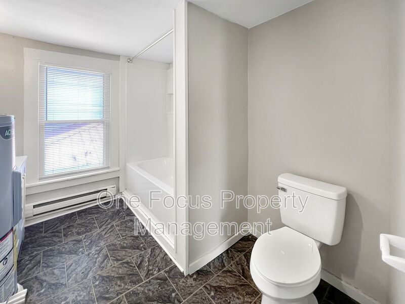 Spacious 3BR/1BA - Pet Friendly! property image