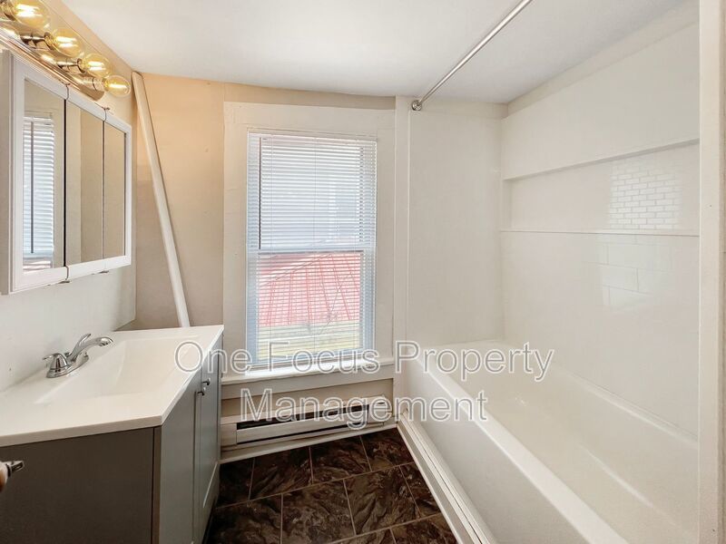 Spacious 3BR/1BA - Pet Friendly! property image