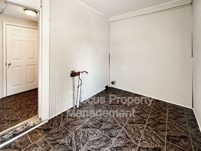 Spacious 3BR/1BA - Pet Friendly! property image