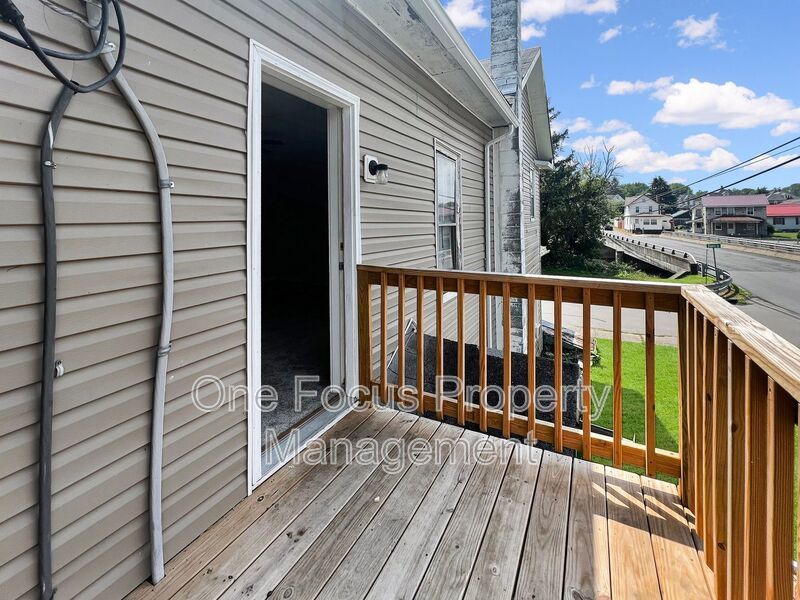 Spacious 3BR/1BA - Pet Friendly! property image