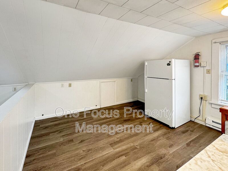 Cozy 1BR/1BA - 1 cat or dog under 40# welcome! property image