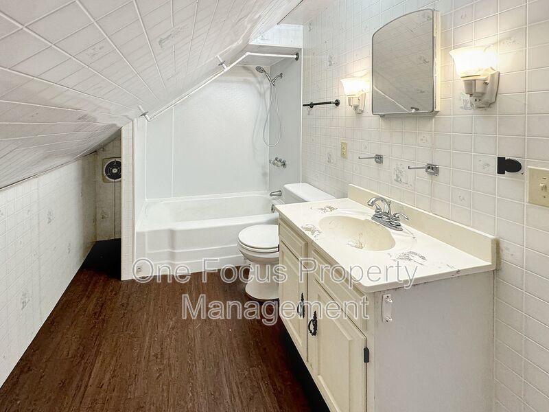 Cozy 1BR/1BA - 1 cat or dog under 40# welcome! property image