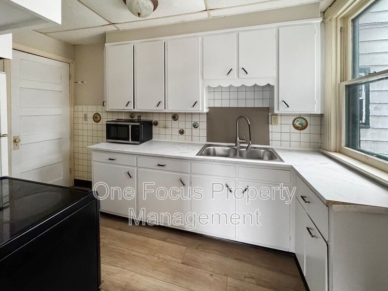 Cozy 3BR/1BA Duplex home - Up to 2 pets welcome. No Weight Limit! property image