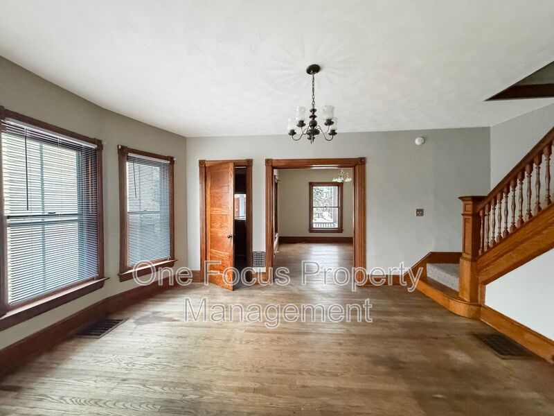 Cozy 3BR/1BA Duplex home - Up to 2 pets welcome. No Weight Limit! property image