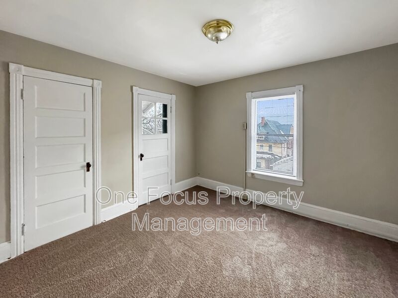 Cozy 3BR/1BA Duplex home - Up to 2 pets welcome. No Weight Limit! property image