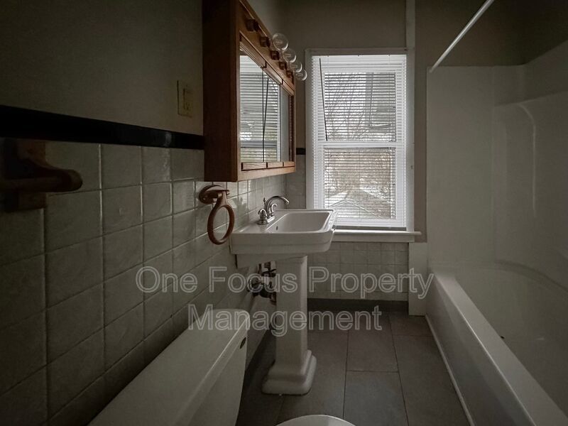 Cozy 3BR/1BA Duplex home - Up to 2 pets welcome. No Weight Limit! property image