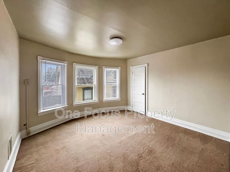 Cozy 3BR/1BA Duplex home - Up to 2 pets welcome. No Weight Limit! property image