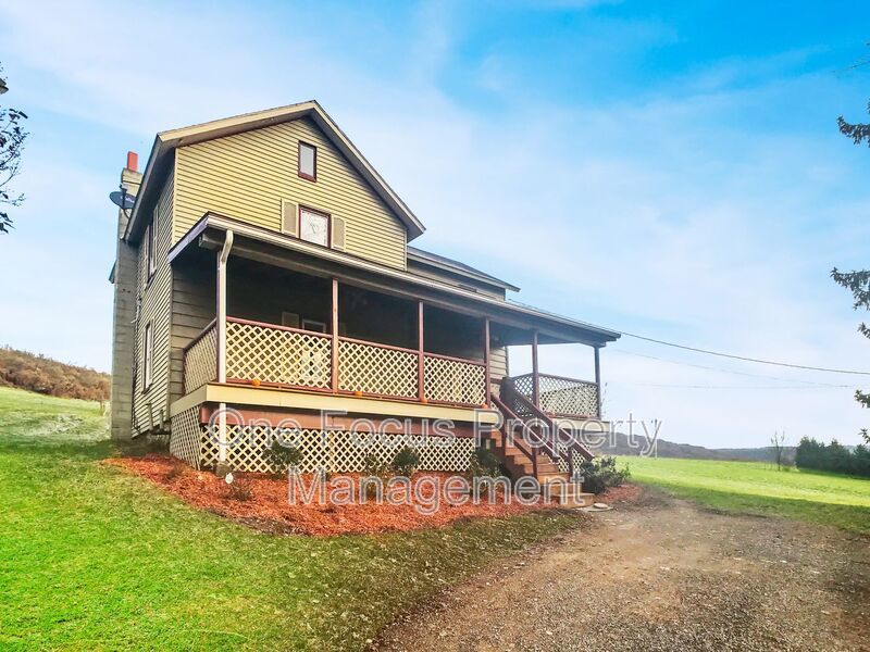 Lovely 3BR/1BA Single Family Home - Up to 2 dogs no weight limit welcome! property image