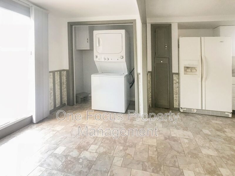 Lovely 3BR/1BA Single Family Home - Up to 2 dogs no weight limit welcome! property image