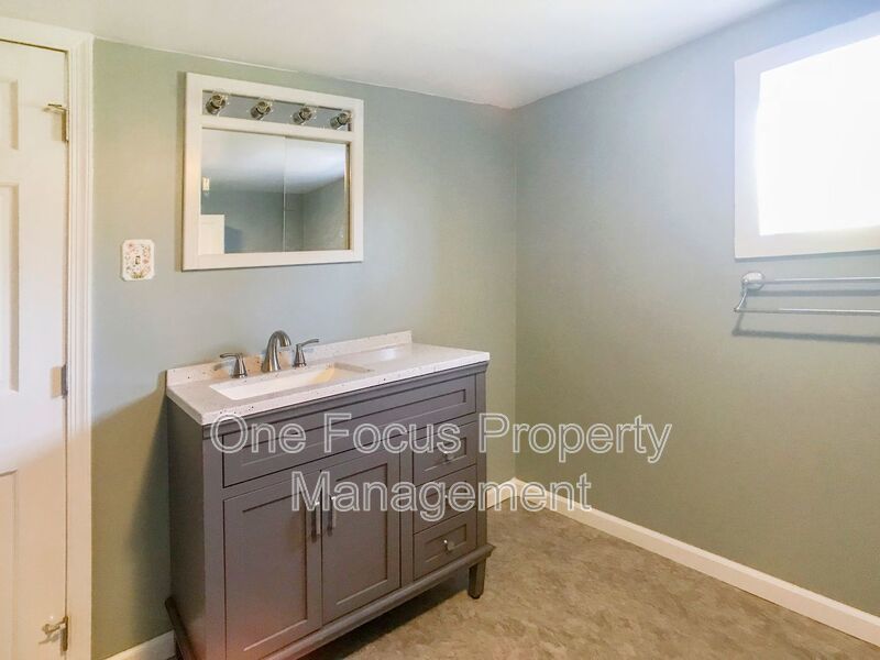 Lovely 3BR/1BA Single Family Home - Up to 2 dogs no weight limit welcome! property image