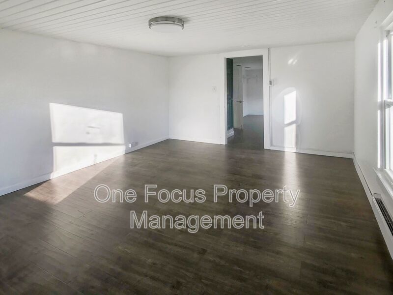 Lovely 3BR/1BA Single Family Home - Up to 2 dogs no weight limit welcome! property image