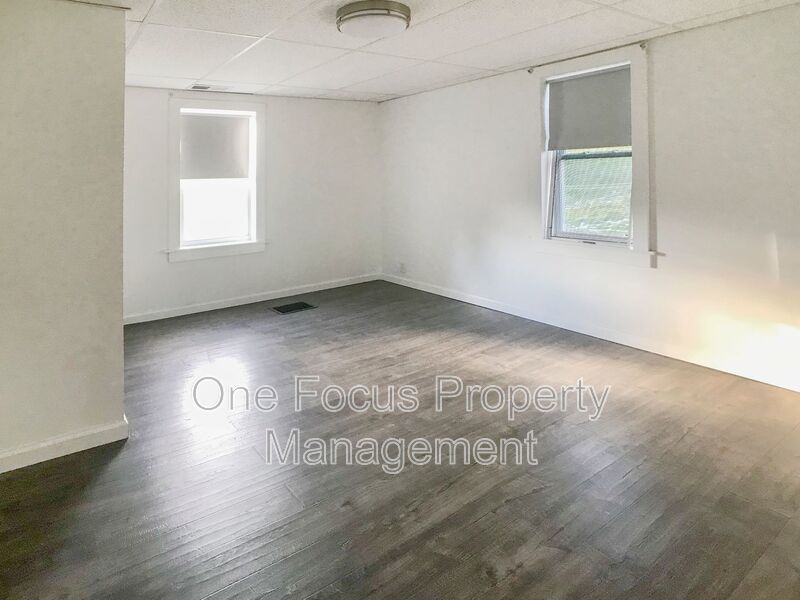 Lovely 3BR/1BA Single Family Home - Up to 2 dogs no weight limit welcome! property image