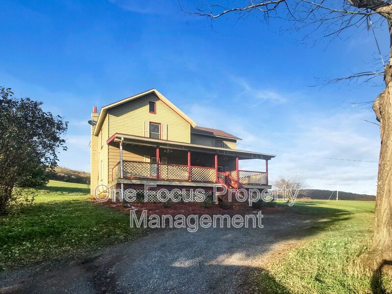 Lovely 3BR/1BA Single Family Home - Up to 2 dogs no weight limit welcome! property image