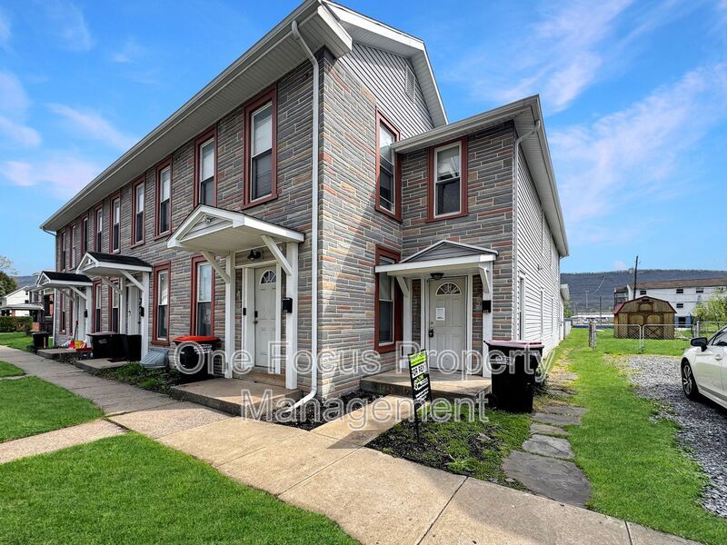 Spacious and cozy 3BR/1.5BA - Up to Pets Welcome No Weight Limit! property image