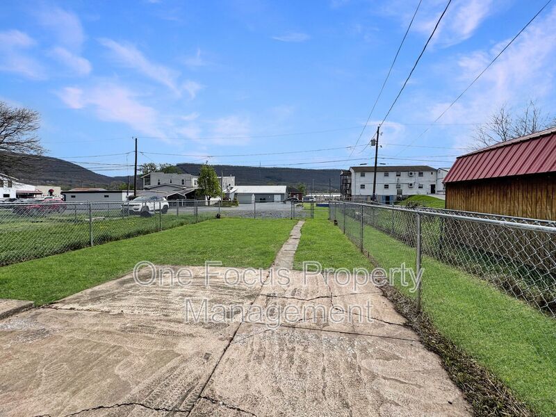 Spacious and cozy 3BR/1.5BA - Up to Pets Welcome No Weight Limit! property image