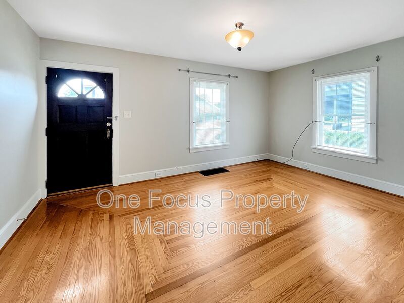 Cozy Vibes, 2BR/1BA, and 2 Pets under 70# welcome!!! property image