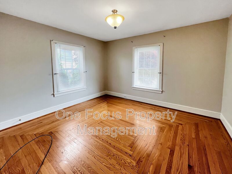 Cozy Vibes, 2BR/1BA, and 2 Pets under 70# welcome!!! property image