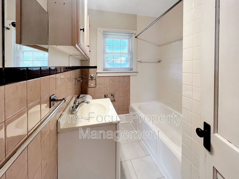 Cozy Vibes, 2BR/1BA, and 2 Pets under 70# welcome!!! property image