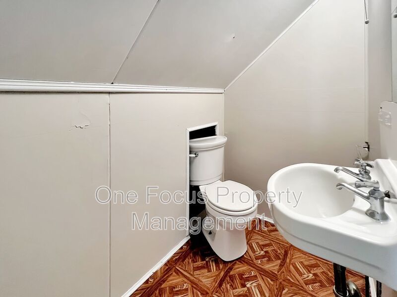Cozy Vibes, 2BR/1BA, and 2 Pets under 70# welcome!!! property image