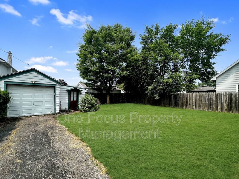 Cozy Vibes, 2BR/1BA, and 2 Pets under 70# welcome!!! property image