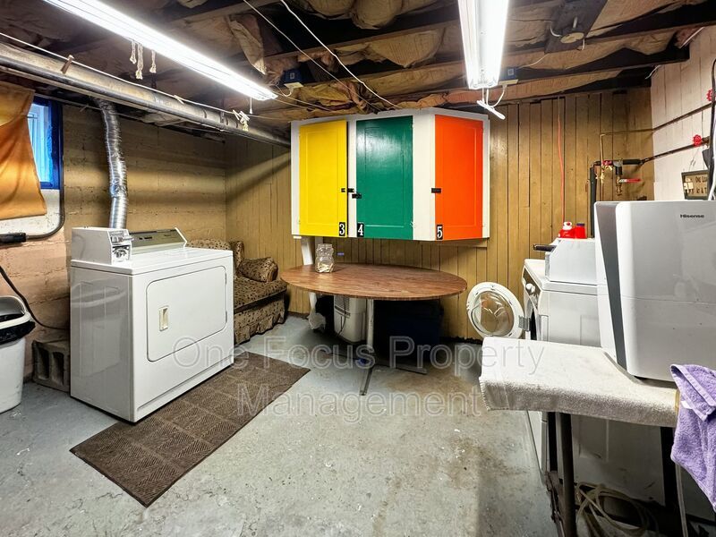 Stunning 3rd Floor - 2BR/1BA - 1 Cat Welcome! property image