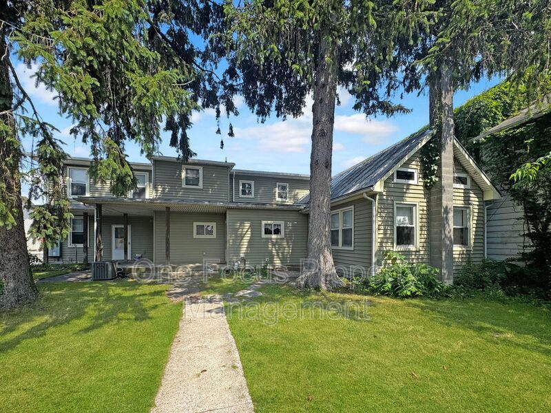 Cozy and Unique 2BR/1Ba Townhome! - 1 pet under 30# welcome! property image
