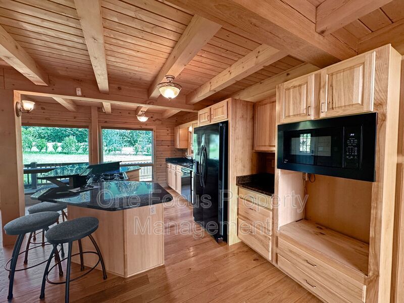 Magnificent 3BR/4.5BA Log Home! - 2 pets welcome/no weight limit! property image