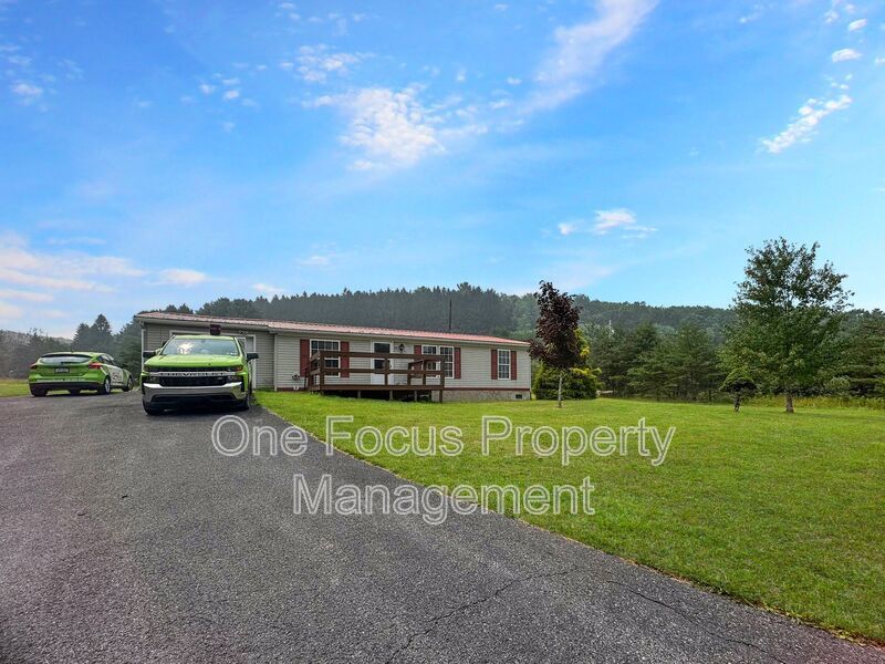 Cozy 3BR/2BA with lots of privacy! Up to 2 pets welcome no weight limit! property image