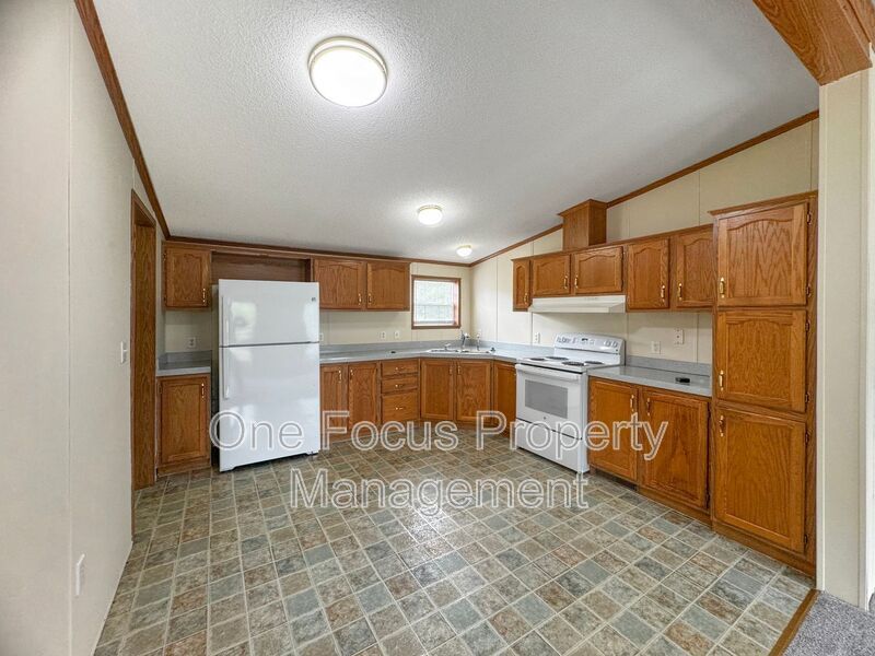 Cozy 3BR/2BA with lots of privacy! Up to 2 pets welcome no weight limit! property image