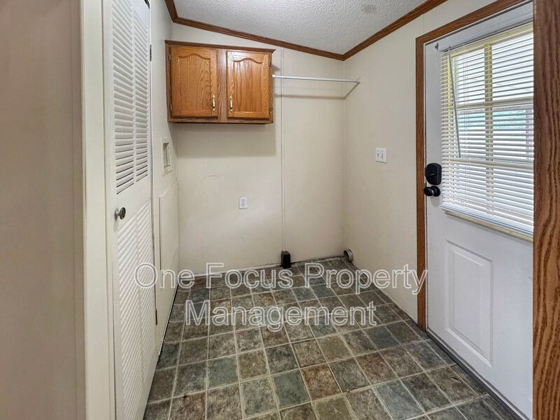 Cozy 3BR/2BA with lots of privacy! Up to 2 pets welcome no weight limit! property image