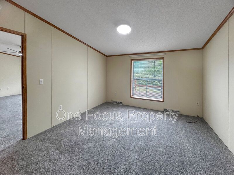 Cozy 3BR/2BA with lots of privacy! Up to 2 pets welcome no weight limit! property image
