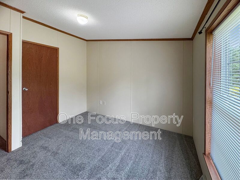 Cozy 3BR/2BA with lots of privacy! Up to 2 pets welcome no weight limit! property image
