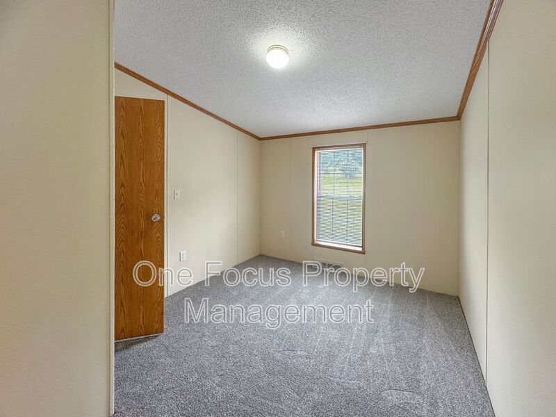 Cozy 3BR/2BA with lots of privacy! Up to 2 pets welcome no weight limit! property image