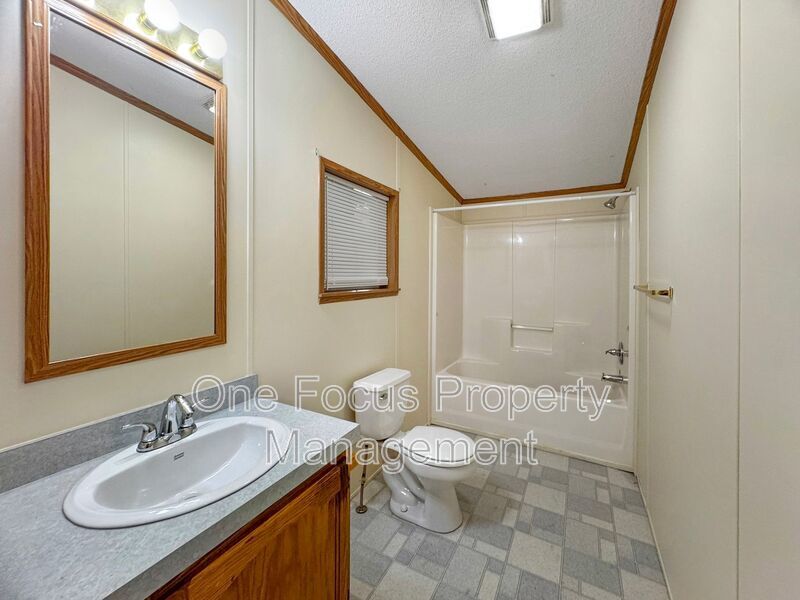 Cozy 3BR/2BA with lots of privacy! Up to 2 pets welcome no weight limit! property image
