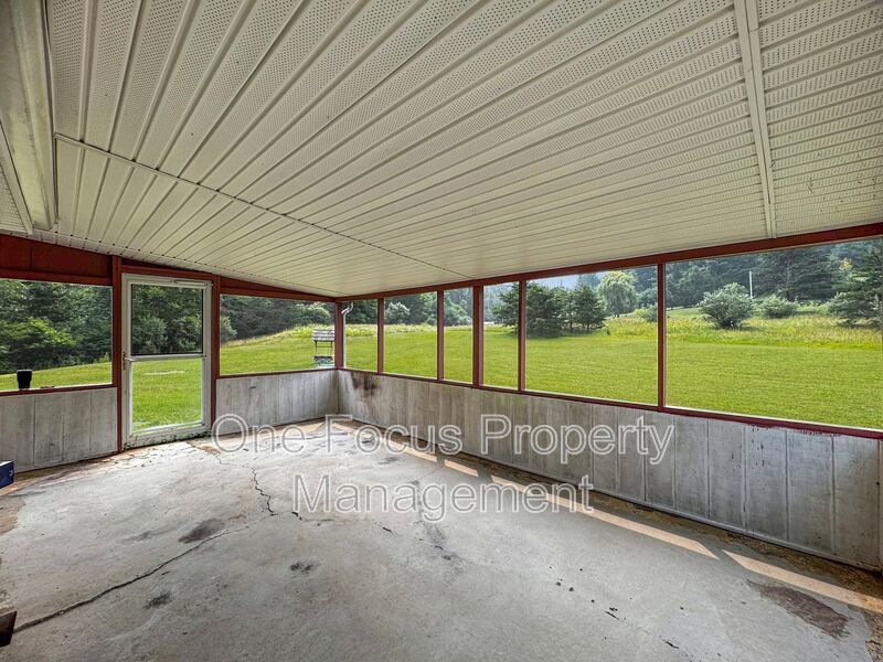 Cozy 3BR/2BA with lots of privacy! Up to 2 pets welcome no weight limit! property image