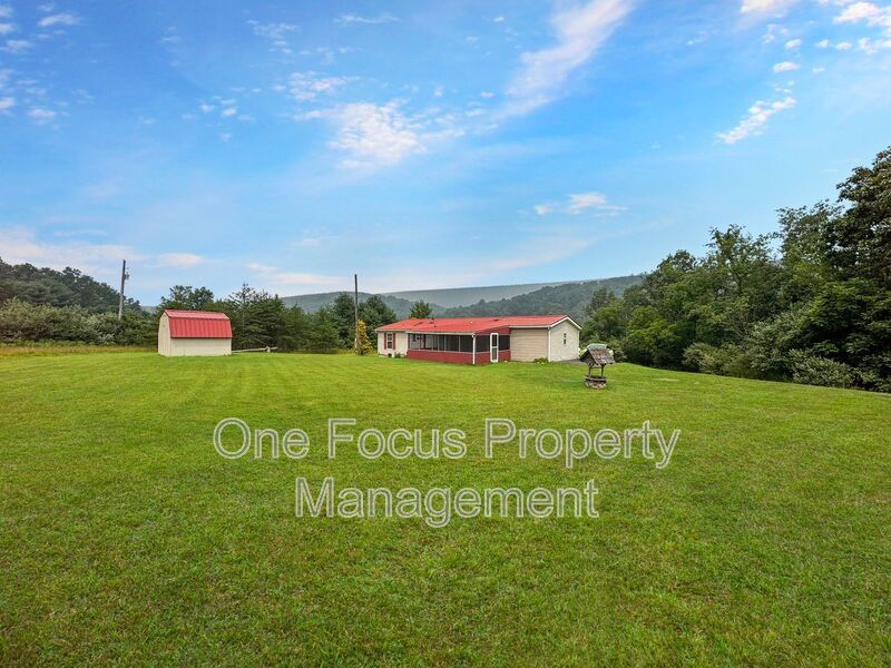 Cozy 3BR/2BA with lots of privacy! Up to 2 pets welcome no weight limit! property image