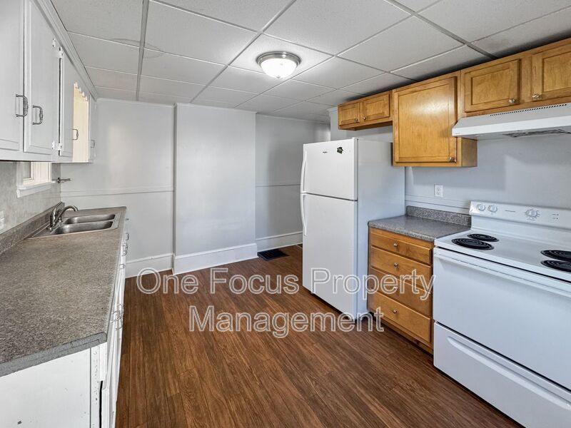 Cute and Cozy 2BR/1BA - up to one pet under 40# welcome! property image